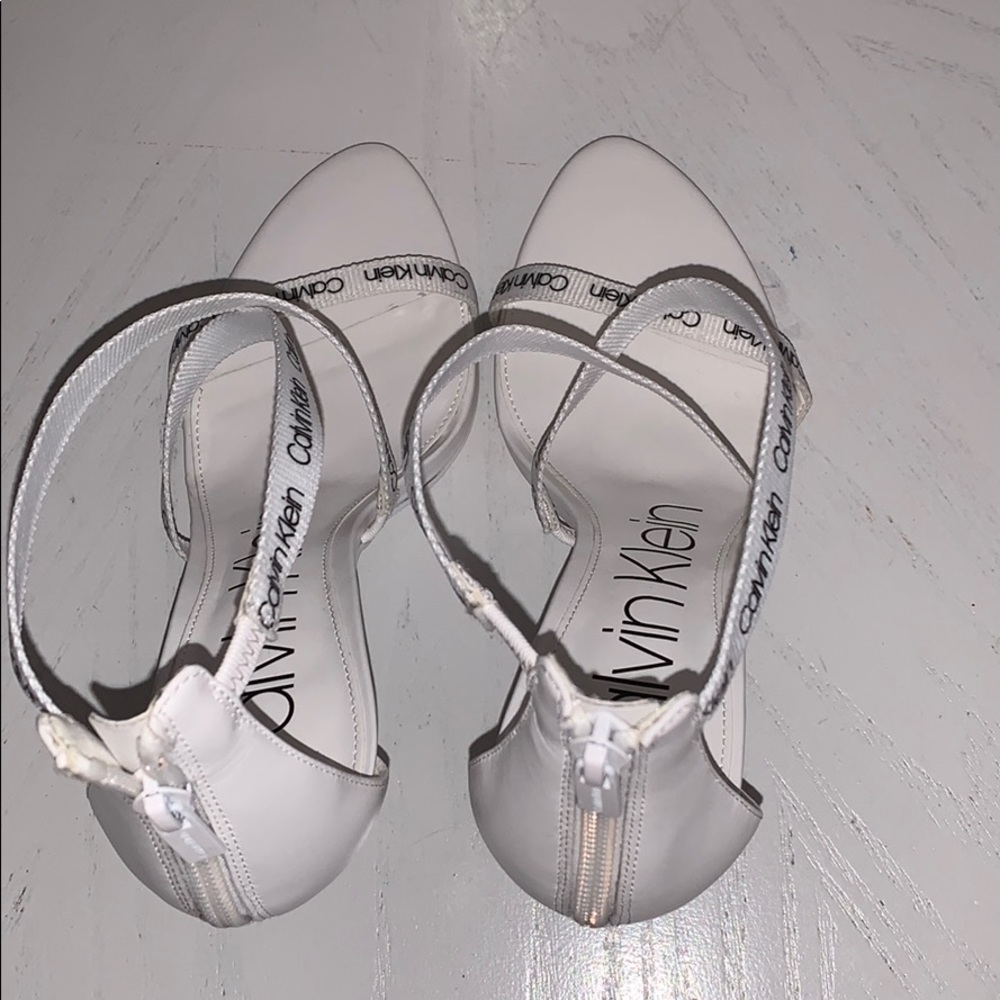 ❌SOLD❌Calvin Klein
Gennovah Cross Strap Sandal - Picture 6 of 7